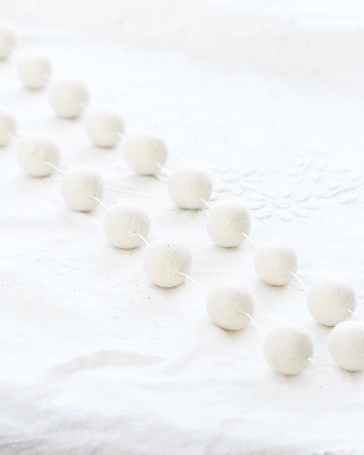 Pompom Felt Ball Garland - White